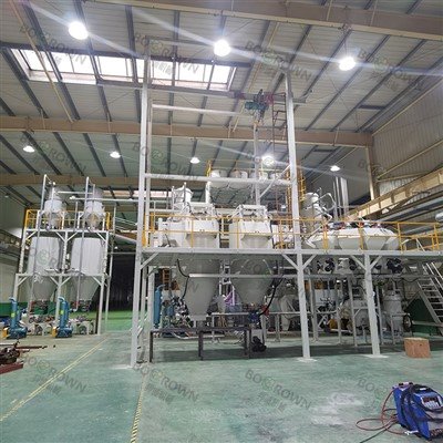 Sistema automatico di composizione e alimentazione del PVC